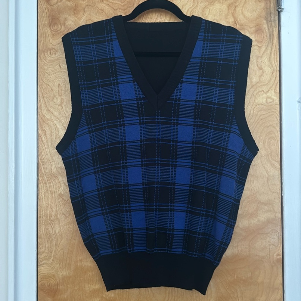 💙🖤black and blue plaid v-neck sweater vest